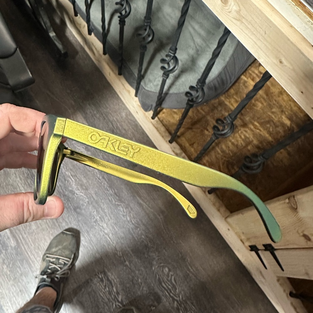 Oakley color shift Frogskin